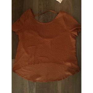 Crop top. High-low shirt