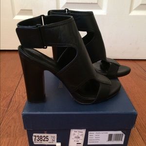 Por La Victore Black Open Toe. Size 8 1/2.