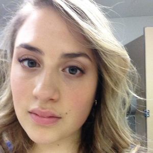 Meet your Posher, Chloe