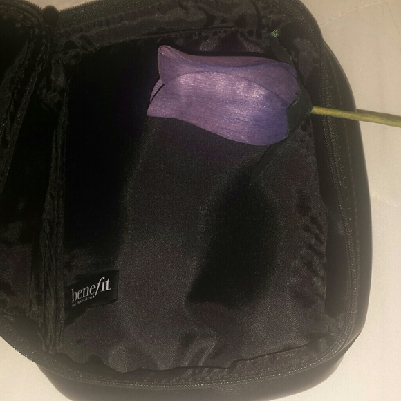 Benefit Cosmetic Bag Hold - Picture 3 of 4