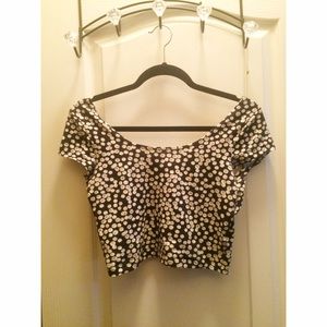 Daisy floral crop top.