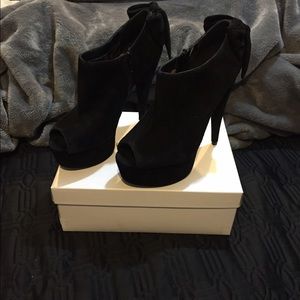 Jessica Simpson Black leather booties