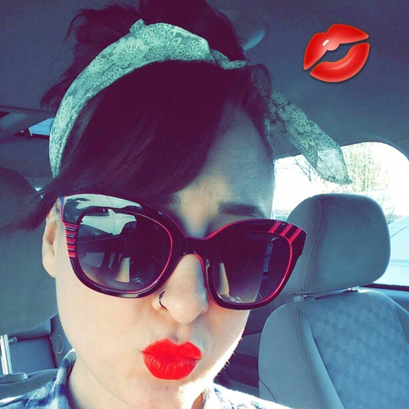 Meet your Posher, Karen - Picture 3 of 4