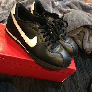 Black nike Cortez