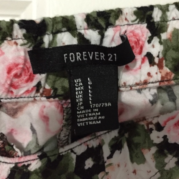 Shorts - Picture 3 of 3