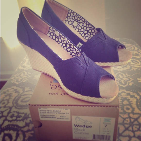TOMS Shoes - New black TOMS wedges