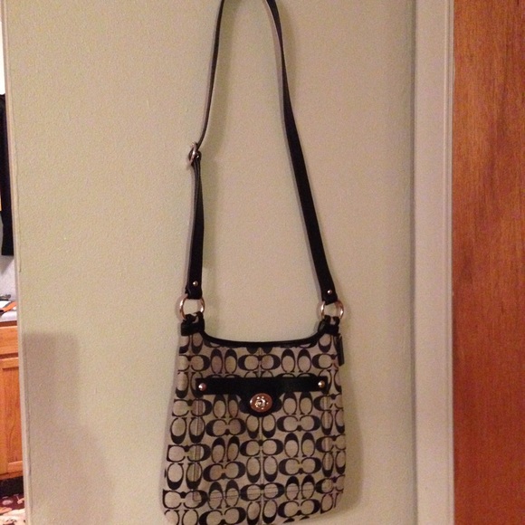 Sale🎉😃Authentic Signature Coach crossover