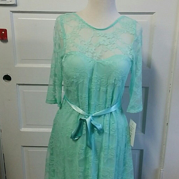 Dress - Picture 2 of 4