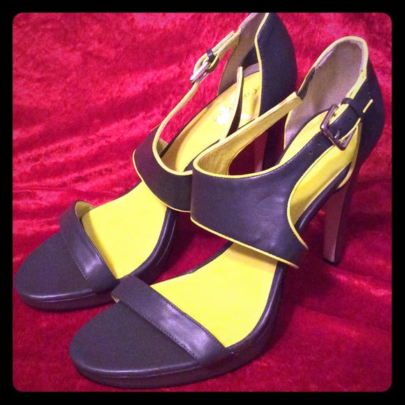 Gray Leahanna Calvin Klein Pumps