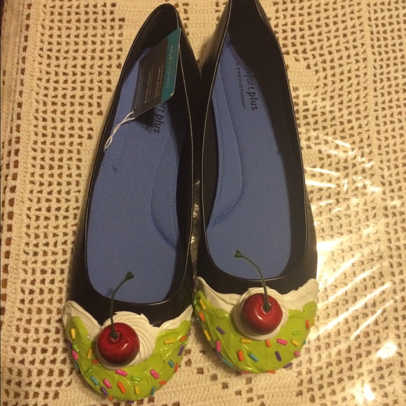 NWT custom cupcake flats