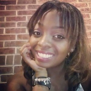 Meet your Posher, Caitlin