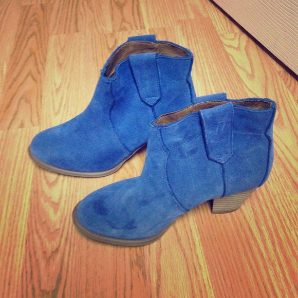 Aldo Blue suede booties