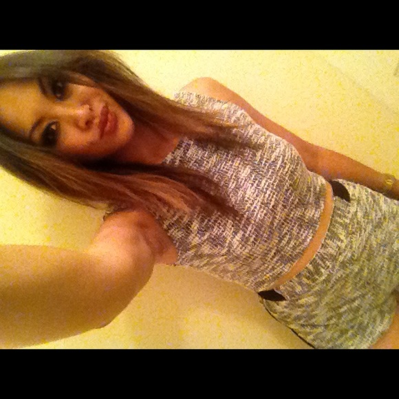 👋LAST CHANCE✌️ Grey & Black Tweed Like Crop Top. - Picture 2 of 2