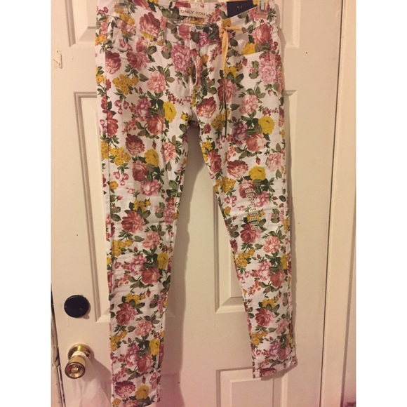 🌸🌸Floral Jeans!🌸🌸
