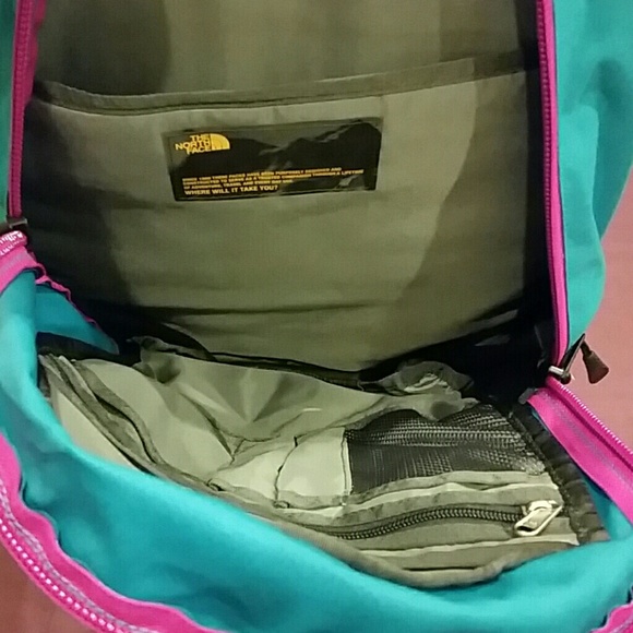 SOLD. Women's North Face backpack - Picture 4 of 4