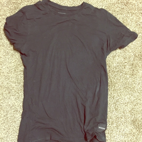 Mens M skinny Nixon tee