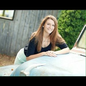 Meet your Posher, Emily