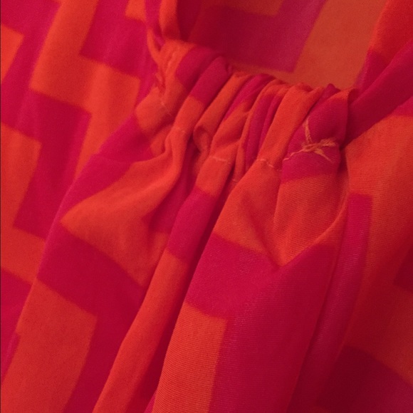 Bee Stitched Sleeveless Blouse - Picture 3 of 3