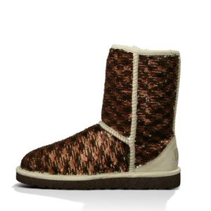 CLASSIC SHORT SEQUIN UGGS ONLY WORN TWICE