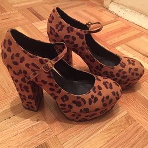 💥NEW MARKDOWN💥 Funky Cheetah Print Pumps