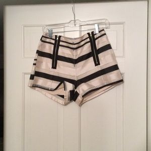Joa ribbon short with zippers