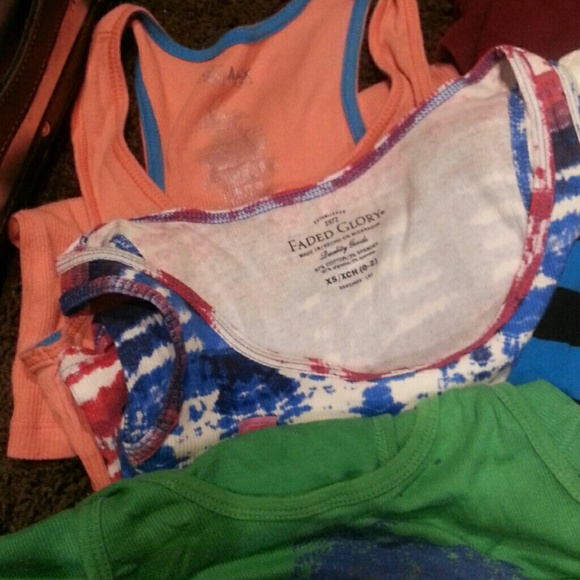 Tank tops - Picture 3 of 3