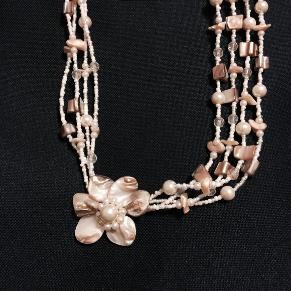 Seashell flower necklace