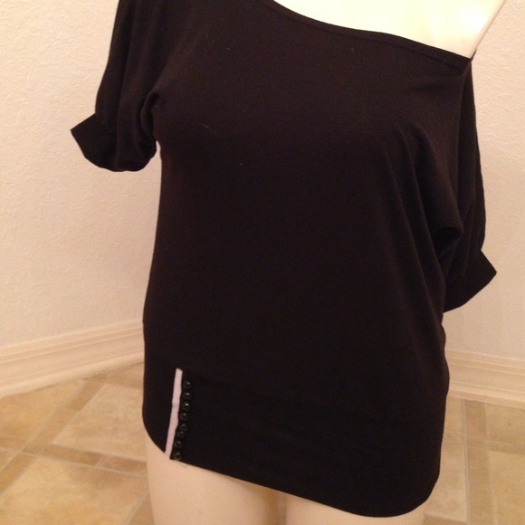 Off The Shoulder Shirt - Picture 2 of 3