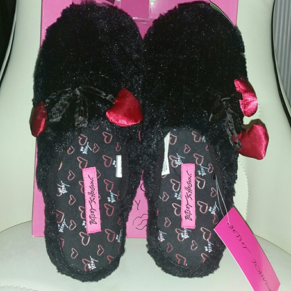 Betsey Johnson Fuzzy slippers
