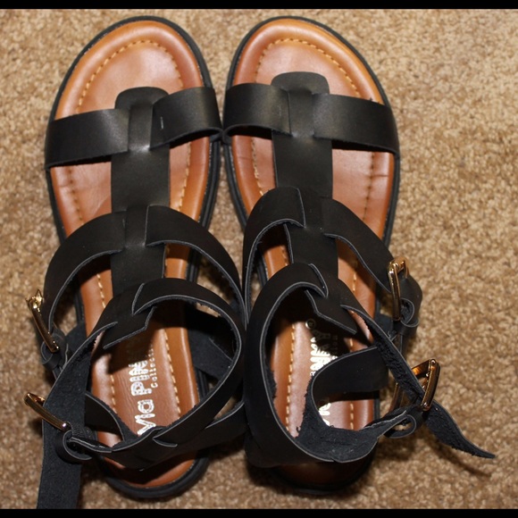 Never Worn Black leather strappy platform sandal