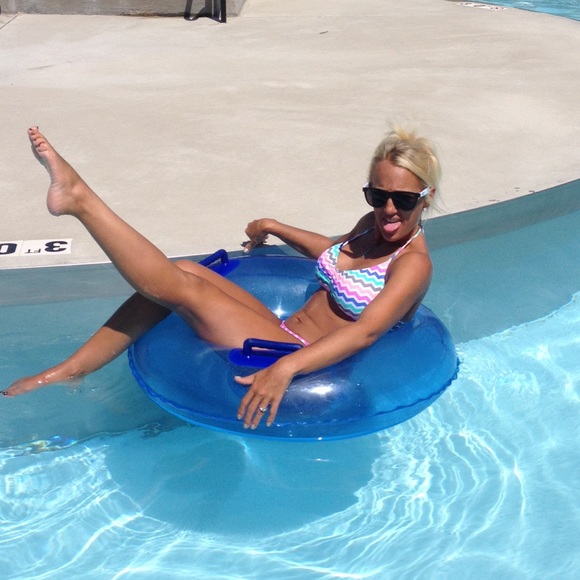 💋🎀MEET YOUR POSHER🎀👙 - Picture 2 of 4