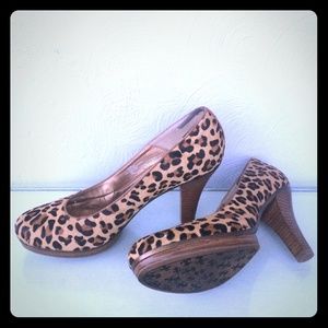 Sofft size 11M animal print platform pumps