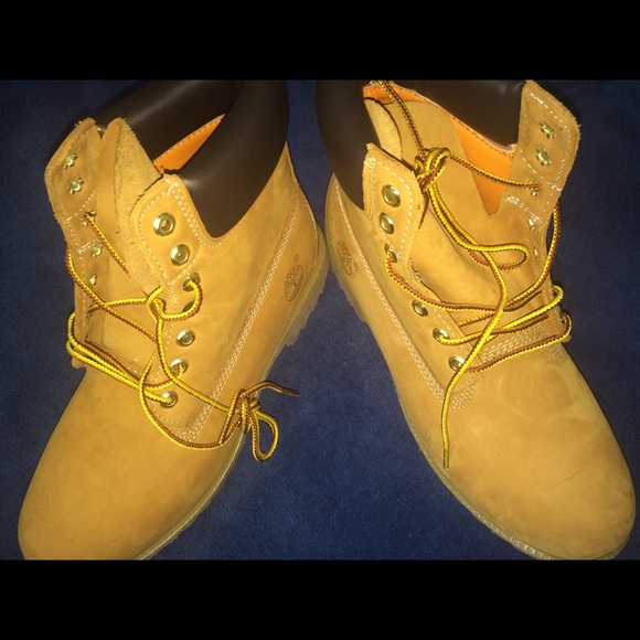 Timberlands boots(ask for available sizes) - Picture 2 of 4