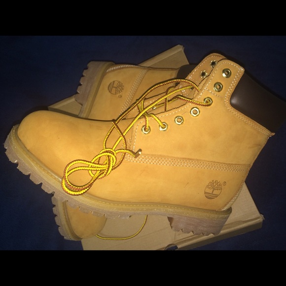 Timberlands boots(ask for available sizes) - Picture 3 of 4