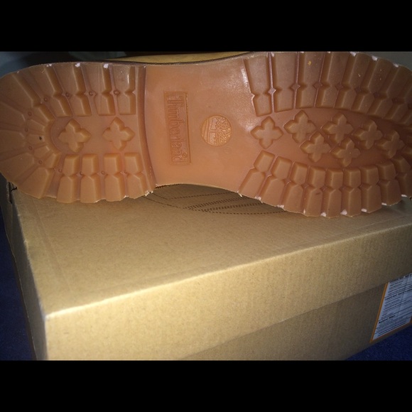 Timberlands boots(ask for available sizes) - Picture 4 of 4