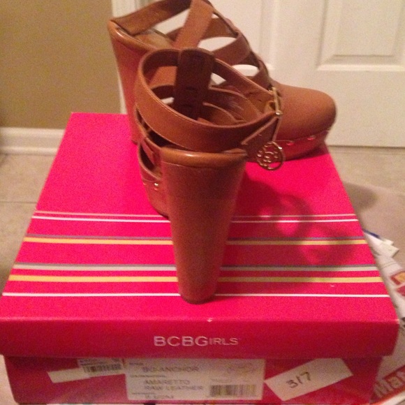 Shoes - Picture 2 of 4