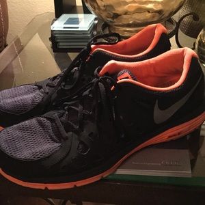 NIKE DUAL FUSHION SNEAKERS