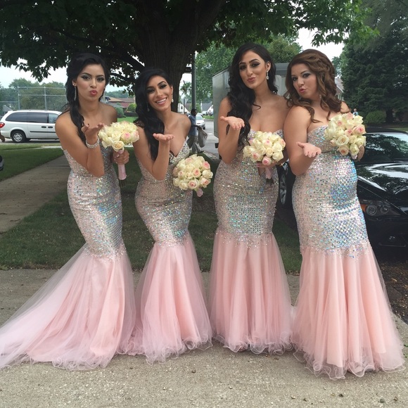 ❌SOLD❌Pink sparkly dress with a train