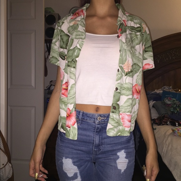 🚨 SOLD ON Ⓜ️ 🚨Floral button up shirt - Picture 1 of 2