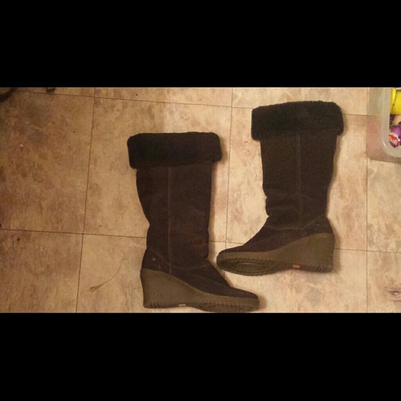 UGG CHOCOLATE BROWN TALL BOOTS 8 WORN 2 TIMES