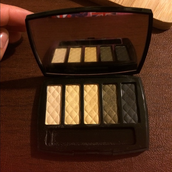 Chanel mate lasses eyeshadow
