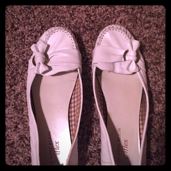 AK Anne Klein iFlex White Leather Flats