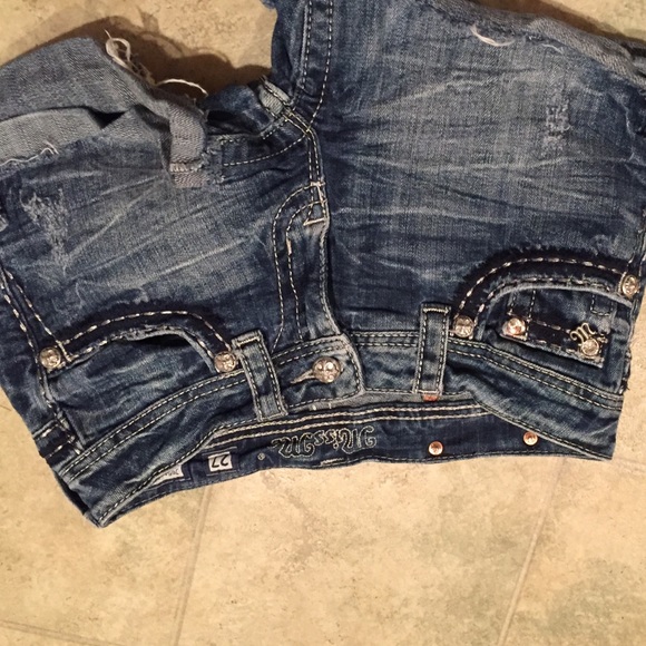 Too small - Picture 2 of 2