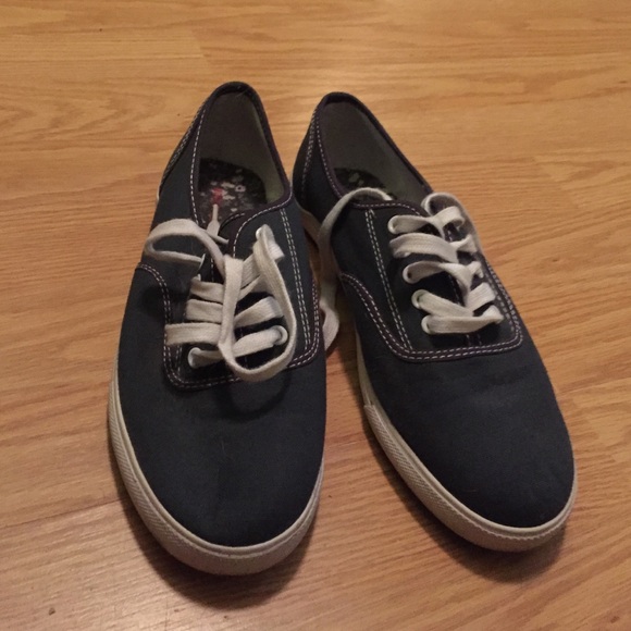 Gray shoes size 8 - Picture 4 of 4