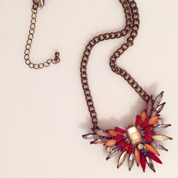 Statement necklace in red and pink