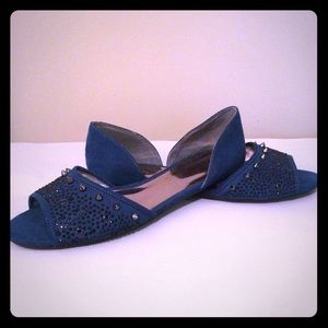 BRAND NEW pair of chic navy blue flats
