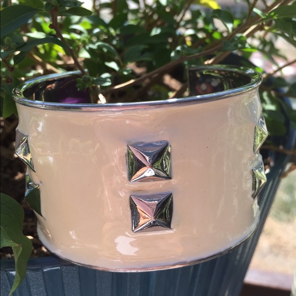 Cuff Bracelet ๐ NWOT - Picture 2 of 2