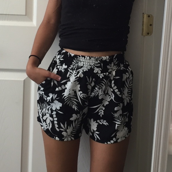 Floral Shorts B&W