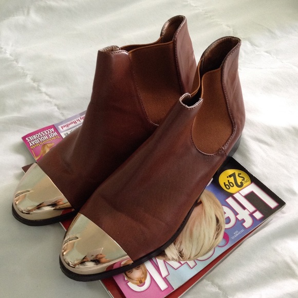 brown gold toe cap Chelsea boots