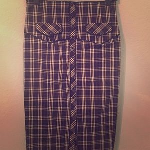 Bebe Size 6 pencil skirt black plaid w/pearl snaps